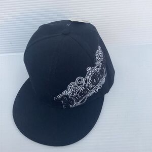 Busch Gardens Black Stretch Fit Baseball Hat‎ Cap